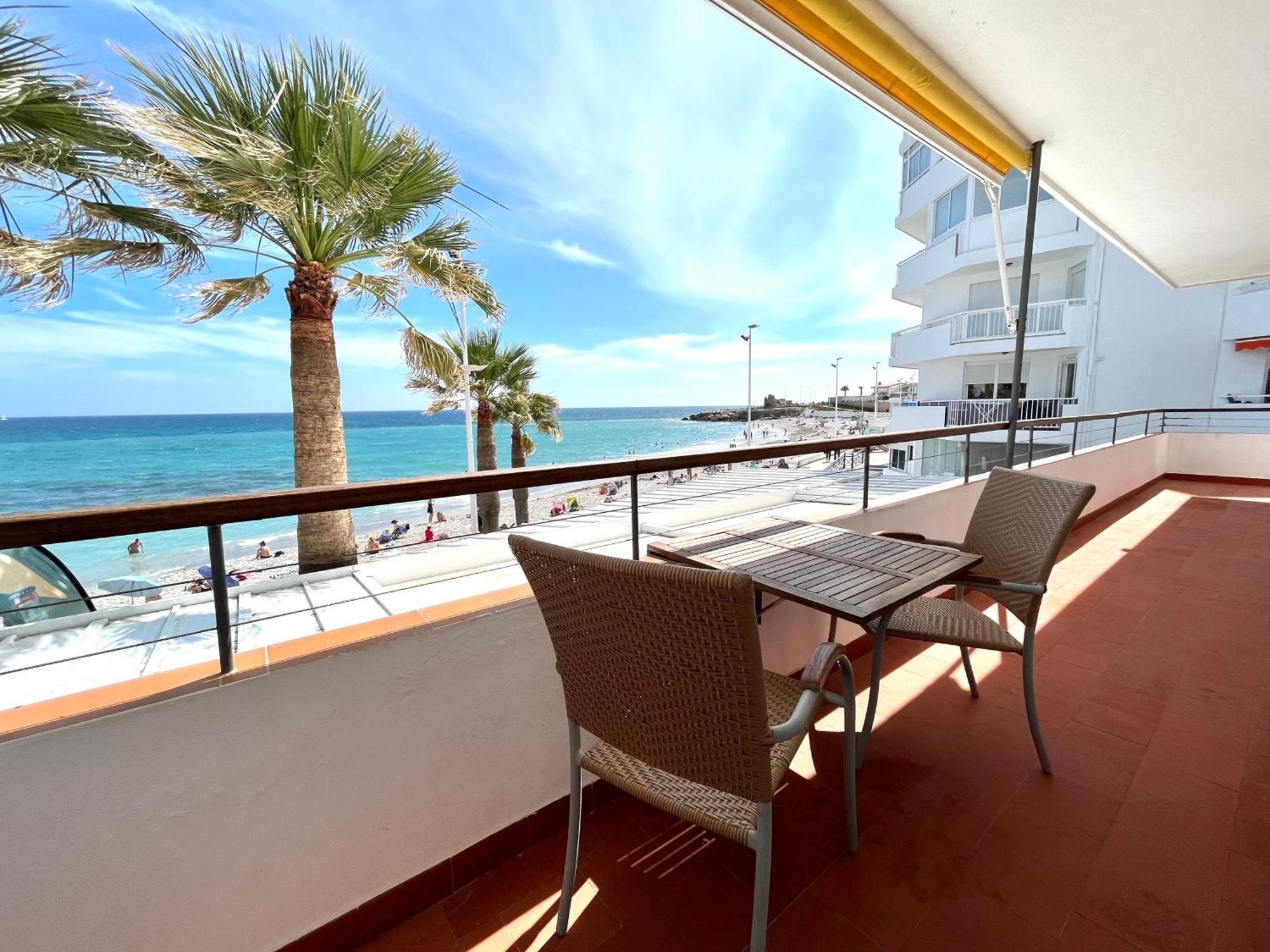 Apartamentos Playa Torrecilla Nerja Eksteriør billede