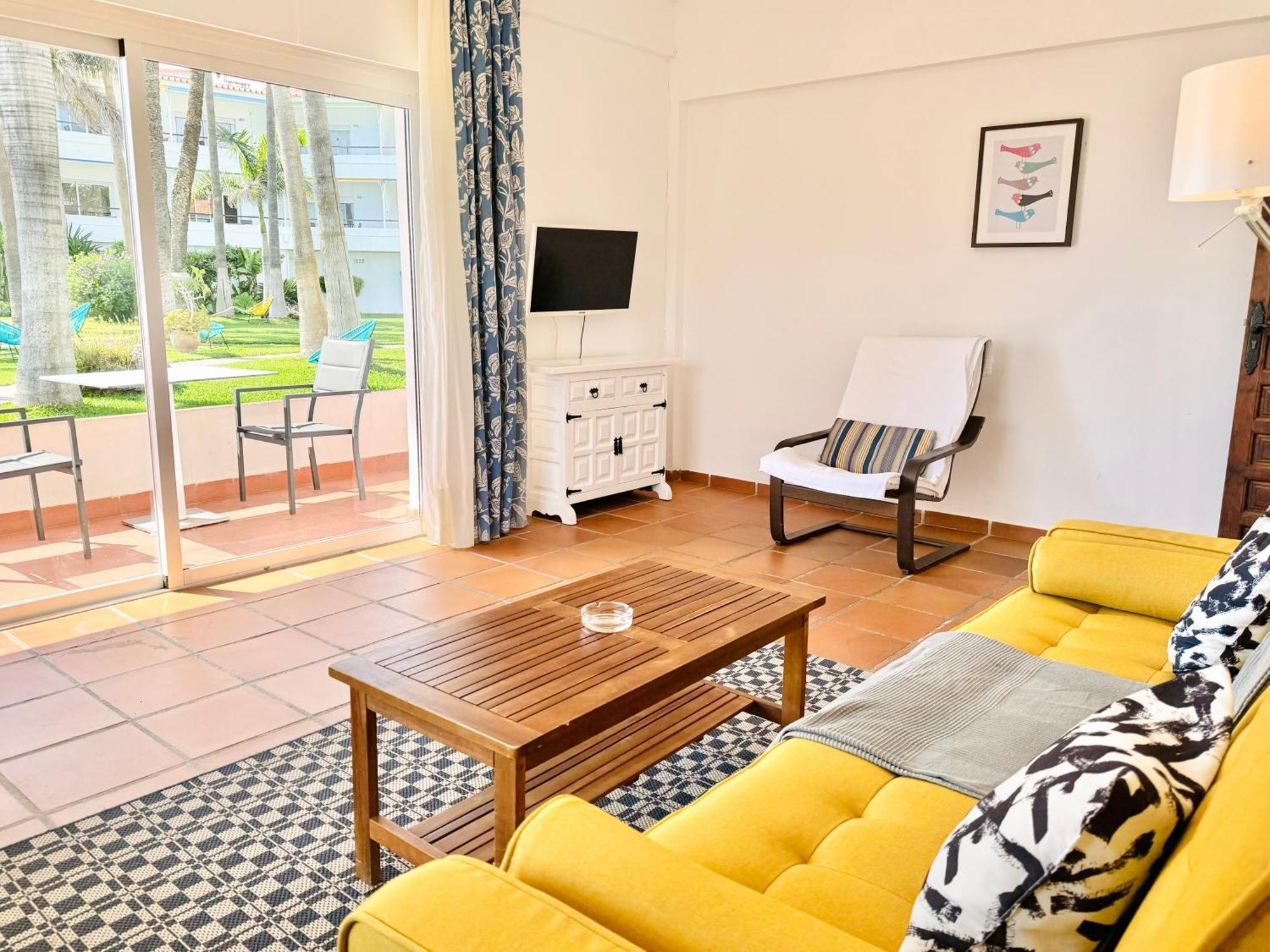 Apartamentos Playa Torrecilla Nerja Værelse billede