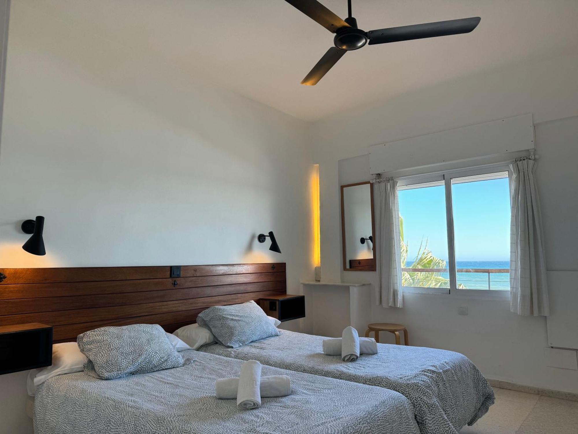 Apartamentos Playa Torrecilla Nerja Eksteriør billede